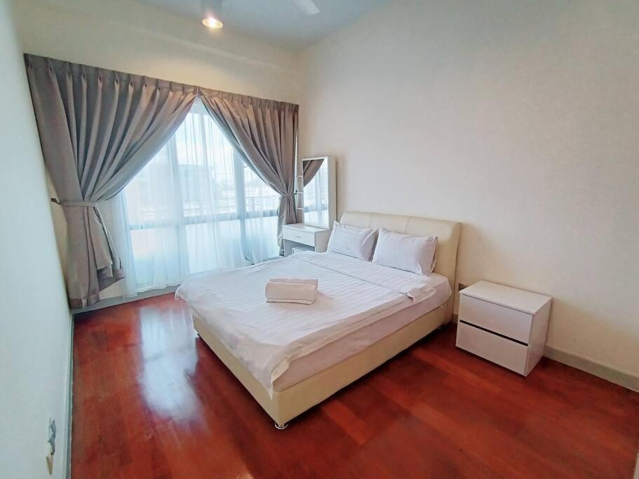 Apartemen Deluxe Sunrise 3 Bedroom Loft B Side Seaview Above Imago Shopping Mall