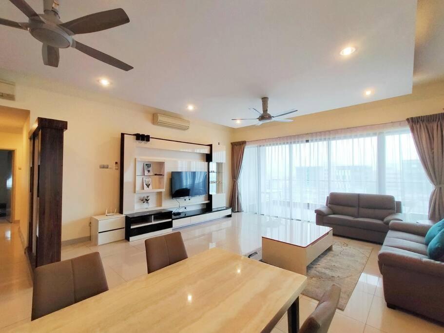 Deluxe Sunrise 3 Bedroom Loft B Side Seaview Above Imago Shopping Mall Apartemen *