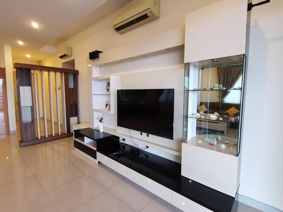 Deluxe Sunrise 3 Bedroom Loft B Side Seaview Above Imago Shopping Mall *